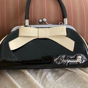 Pocketbook patent leather